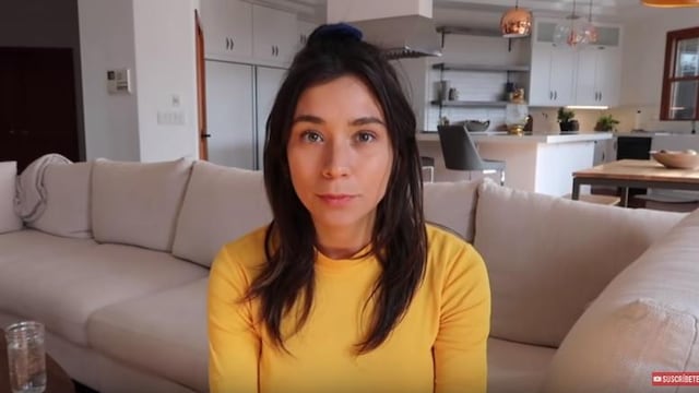 Rawvana se dirige a sus fans tras sorprenderla comiendo pescado.