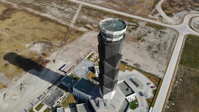 Avance de torre de control del AIFA