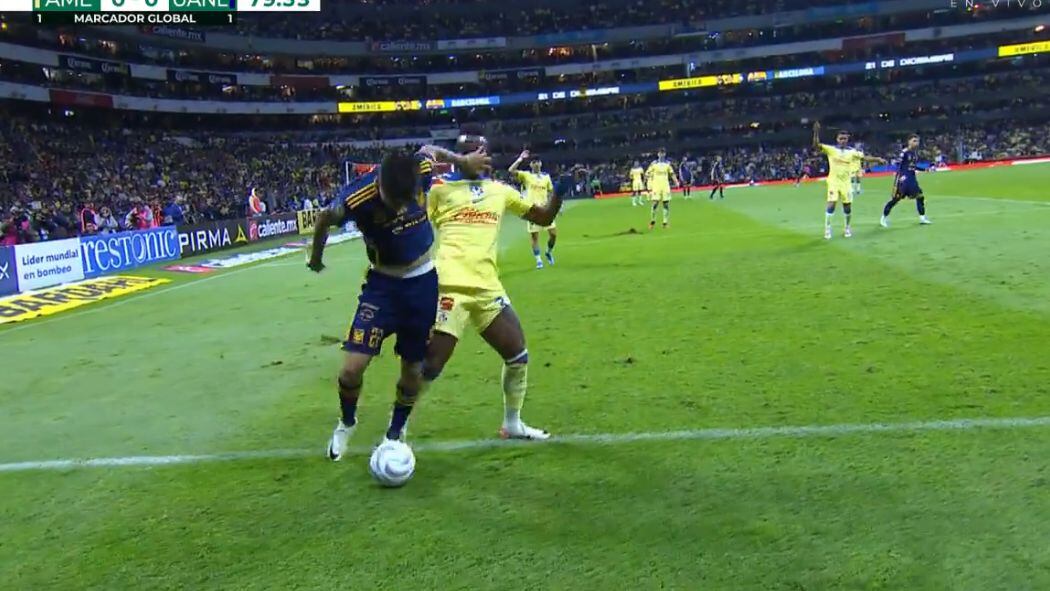 Una leyenda del arbitraje señaló de rigorista la expulsión de Raymundo Fulgencio.