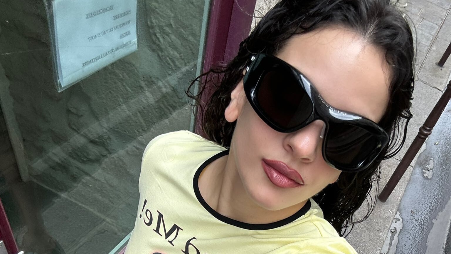 VIDEO: Rosalía sale a aclarar si no se baña como le andan diciendo