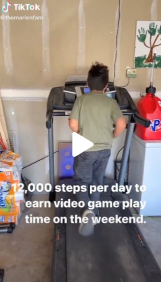 Mamá obliga a sus hijos a caminar 12 mil pasos diarios