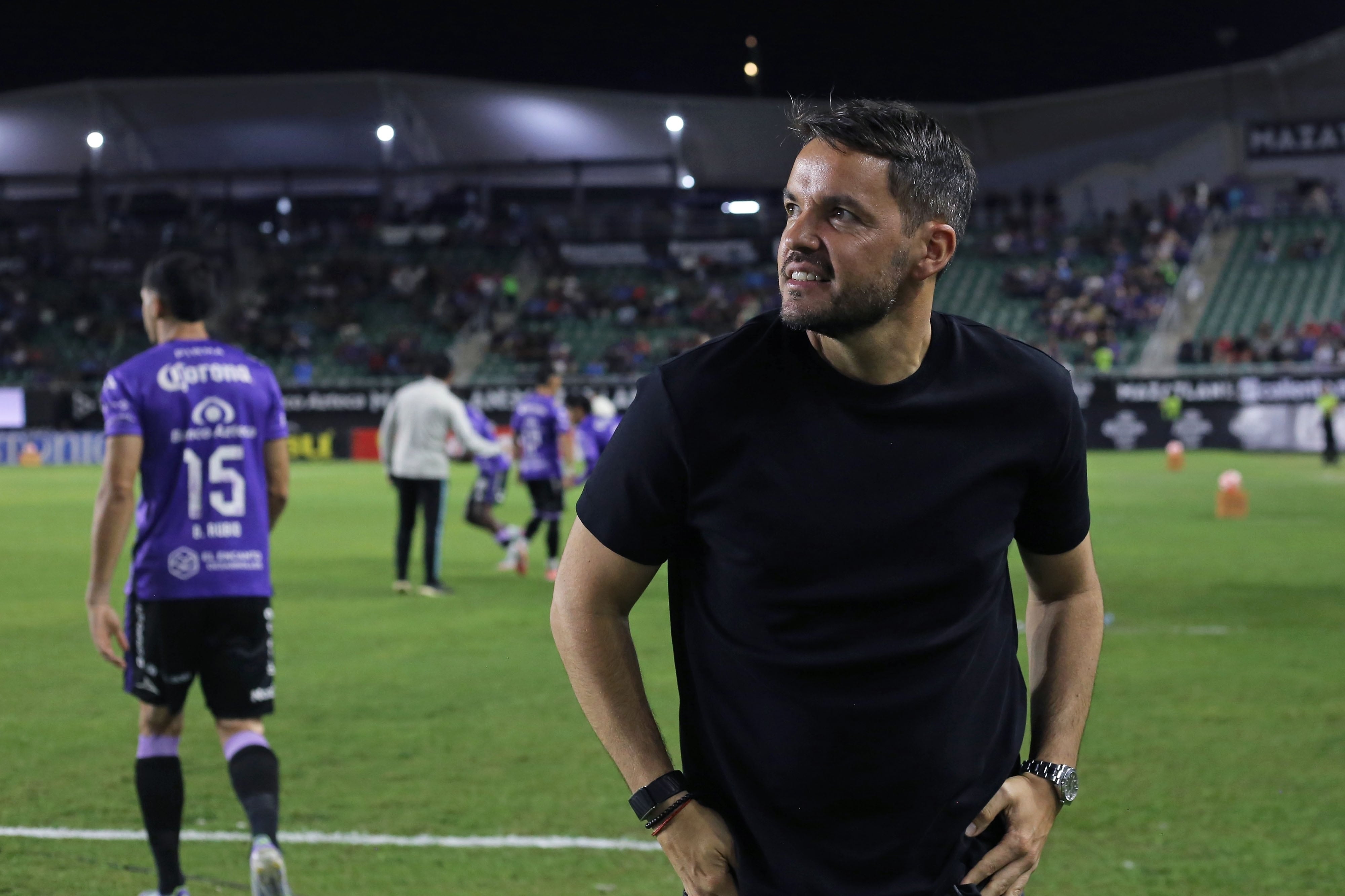 Reportan que Nicolás Larcamón habría amenazado a la árbitra Karen Díaz.