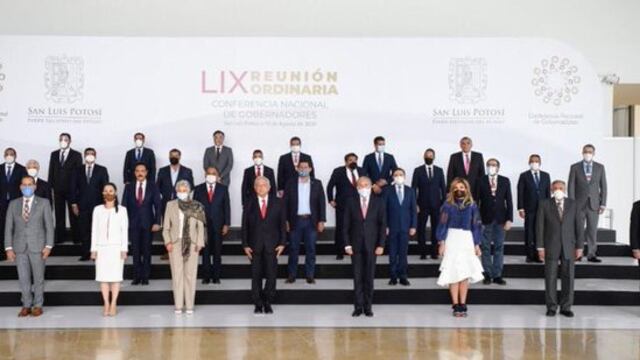 AMLO en reunión con la Conago