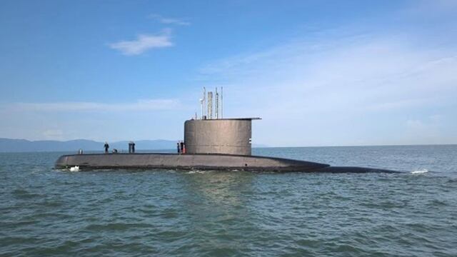 Esto hace un submarino chileno en Puerto Vallarta.