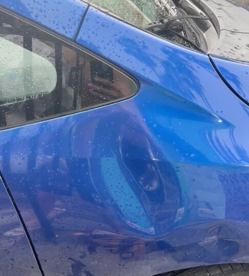 Carro con abolladura