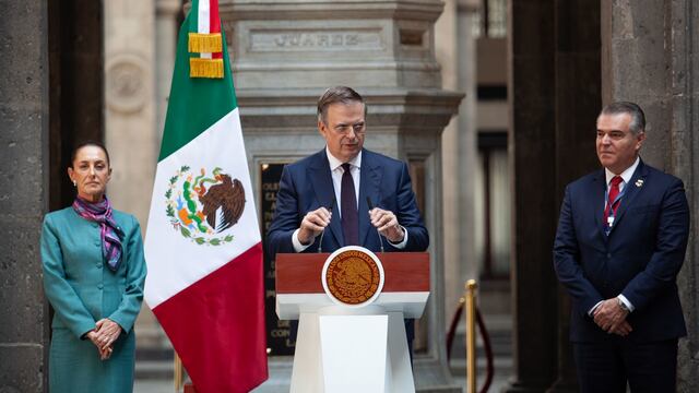 Claudia Sheinbaum, presidenta de México, Marcelo Ebrard, secretario de economía y Francisco Alberto Cervantes, presidente del CCE