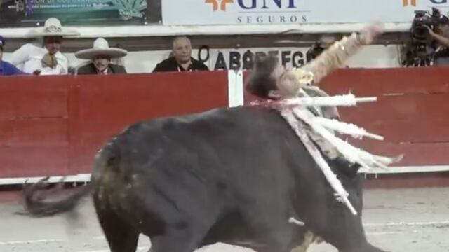 Brutal cornada a Joselito Adame en Aguascalientes; lo reportan grave
