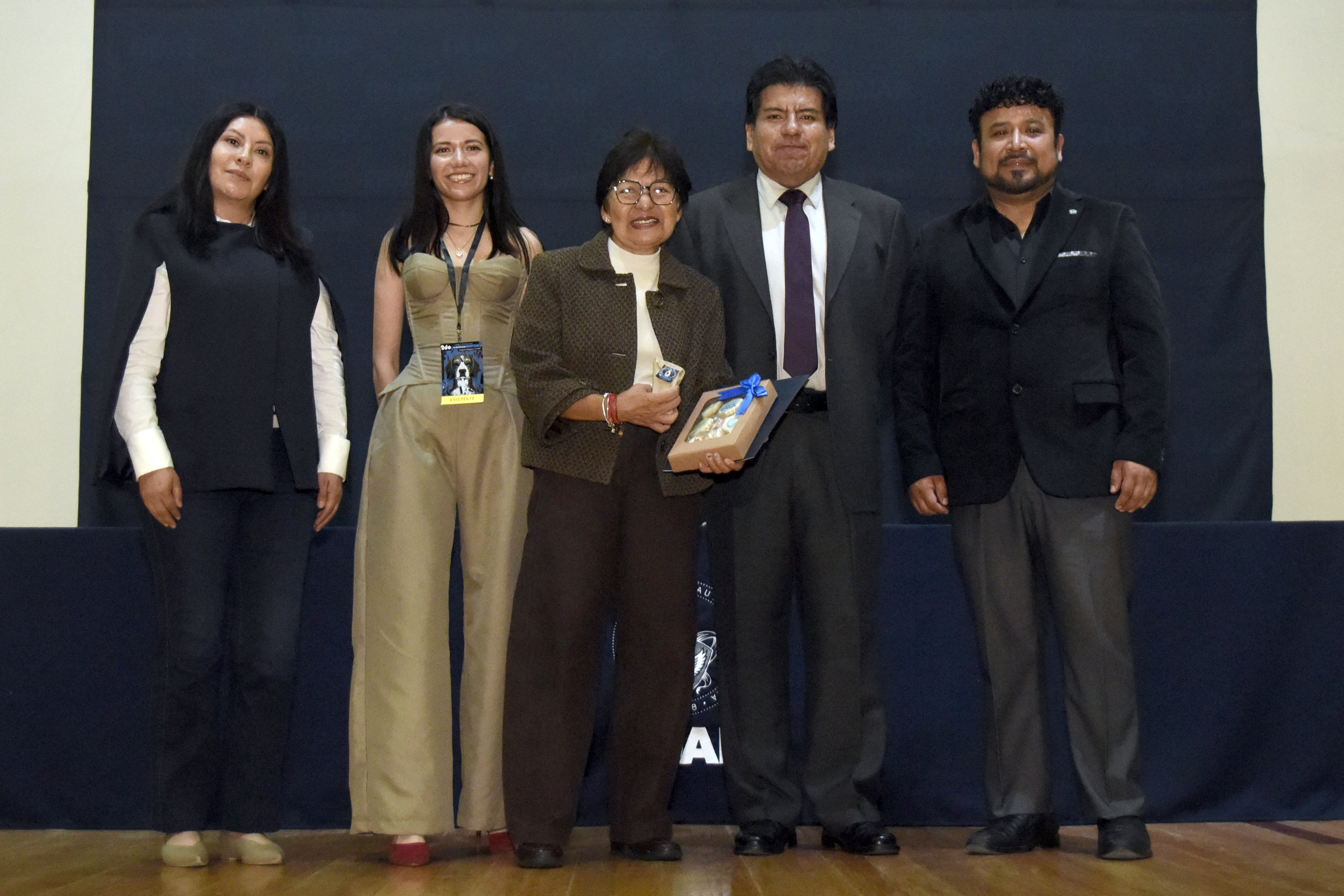 Lilia Cedillo en Segundo Congreso Internacional de Microbiología Veterinaria