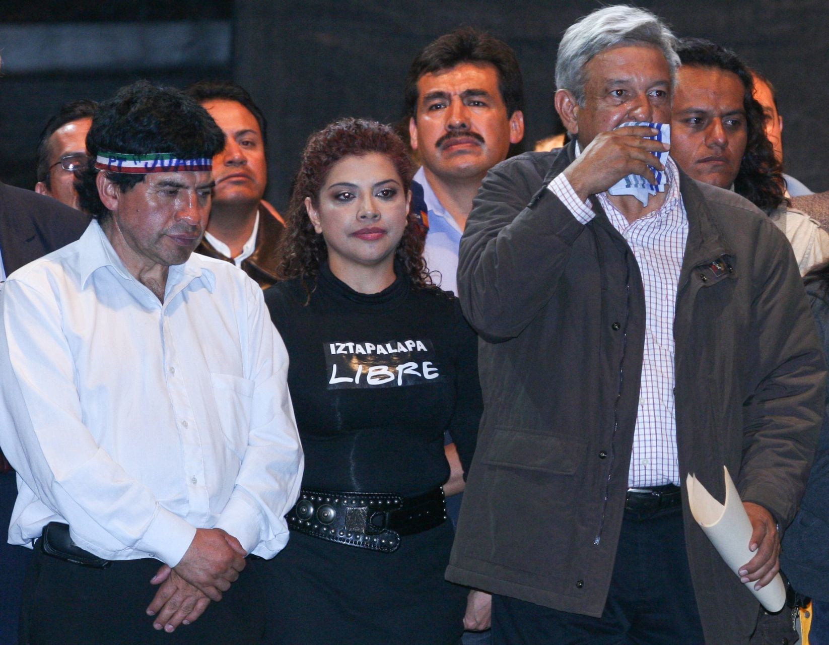 Rafael Acosta, Juanito, y AMLO en un mitin en 2009
