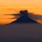 Volcán Popocatépetl hoy 3 de enero: Cierra el día con actividad moderada y bonita postal al atardecer