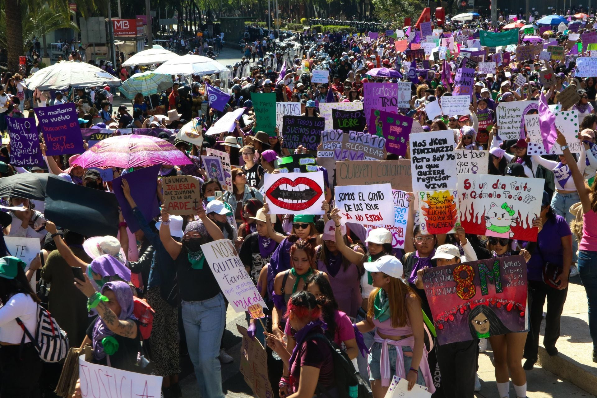 Así se vive la la marcha del 8M por el Día Internacional de la Mujer 2023 desde CDMX