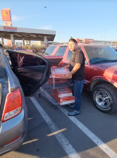 revendedor de Roscas de Reyes del Costco