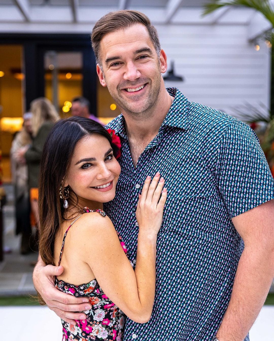 Lewis Howes y Martha Higareda.