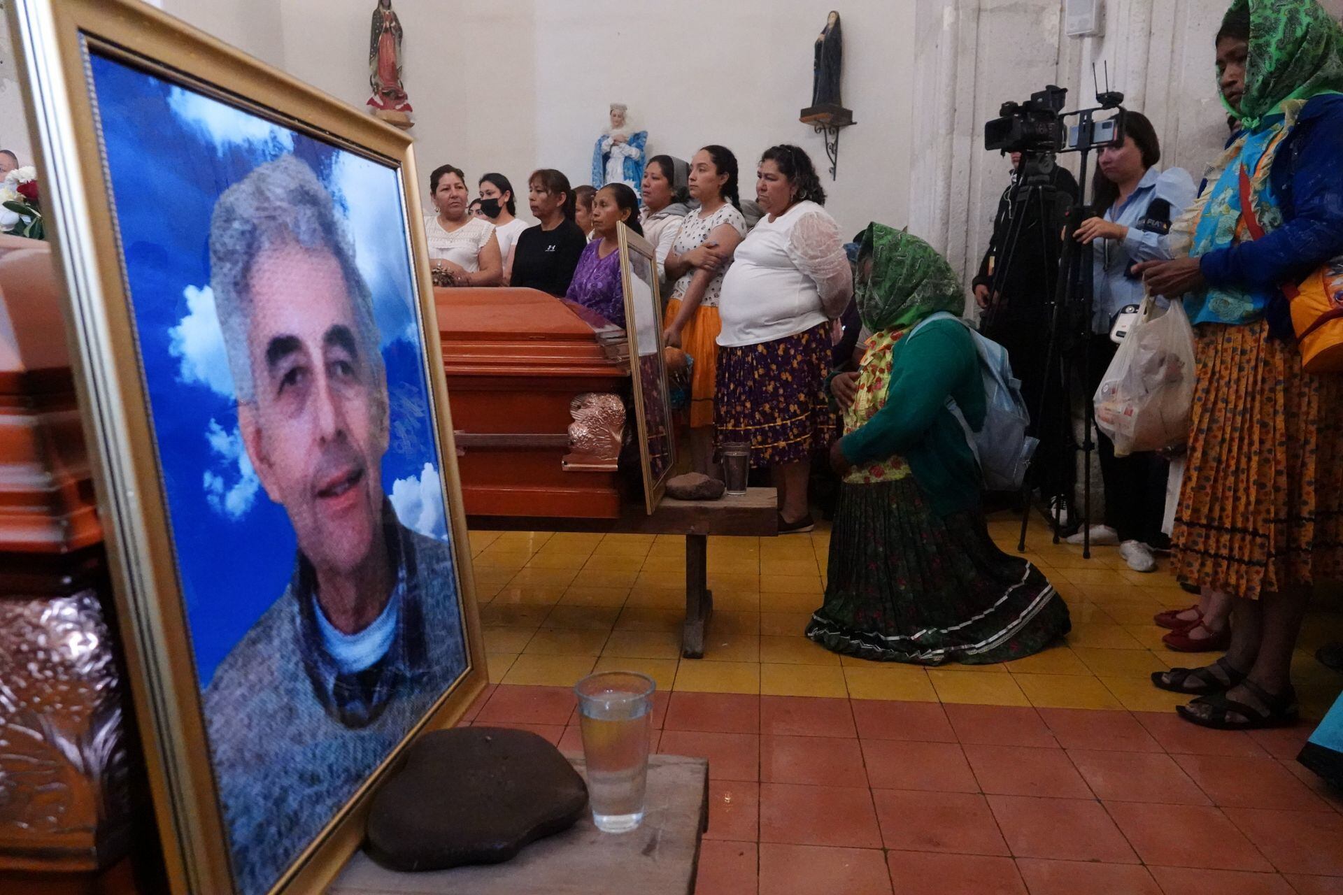 Dan el último adiós a sacerdotes jesuitas asesinados en Cerocahui