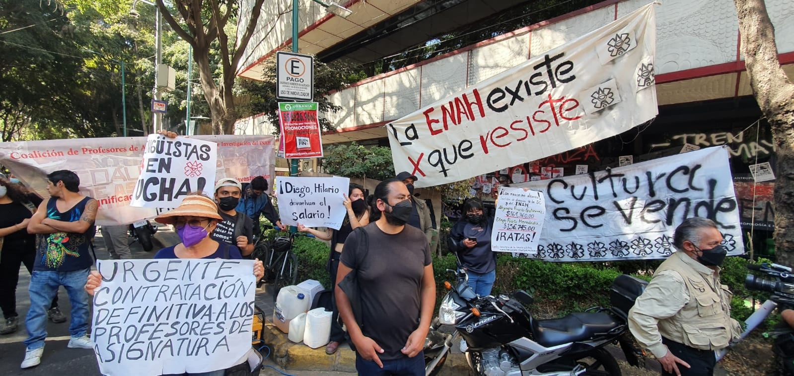 Protesta en instalaciones del INAH