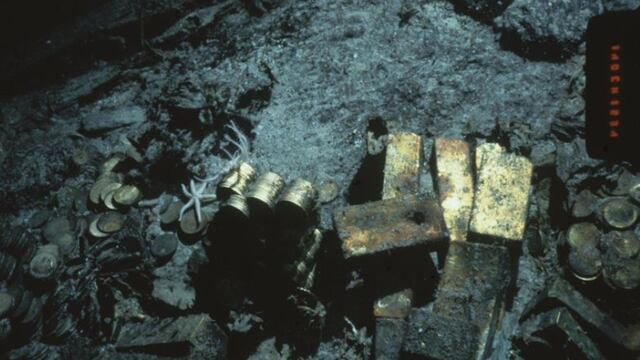 Imagen de archivo de 1989 que muestra lingotes de oro y monedas del S.S. Central America