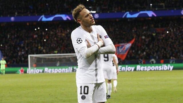 Neymar celebra gol con el PSG.