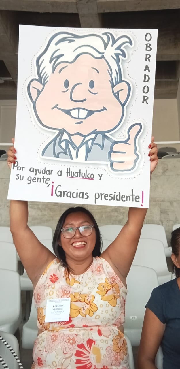 Agradecen a AMLO regularización de familias en asentamientos irregulares de Huatulco