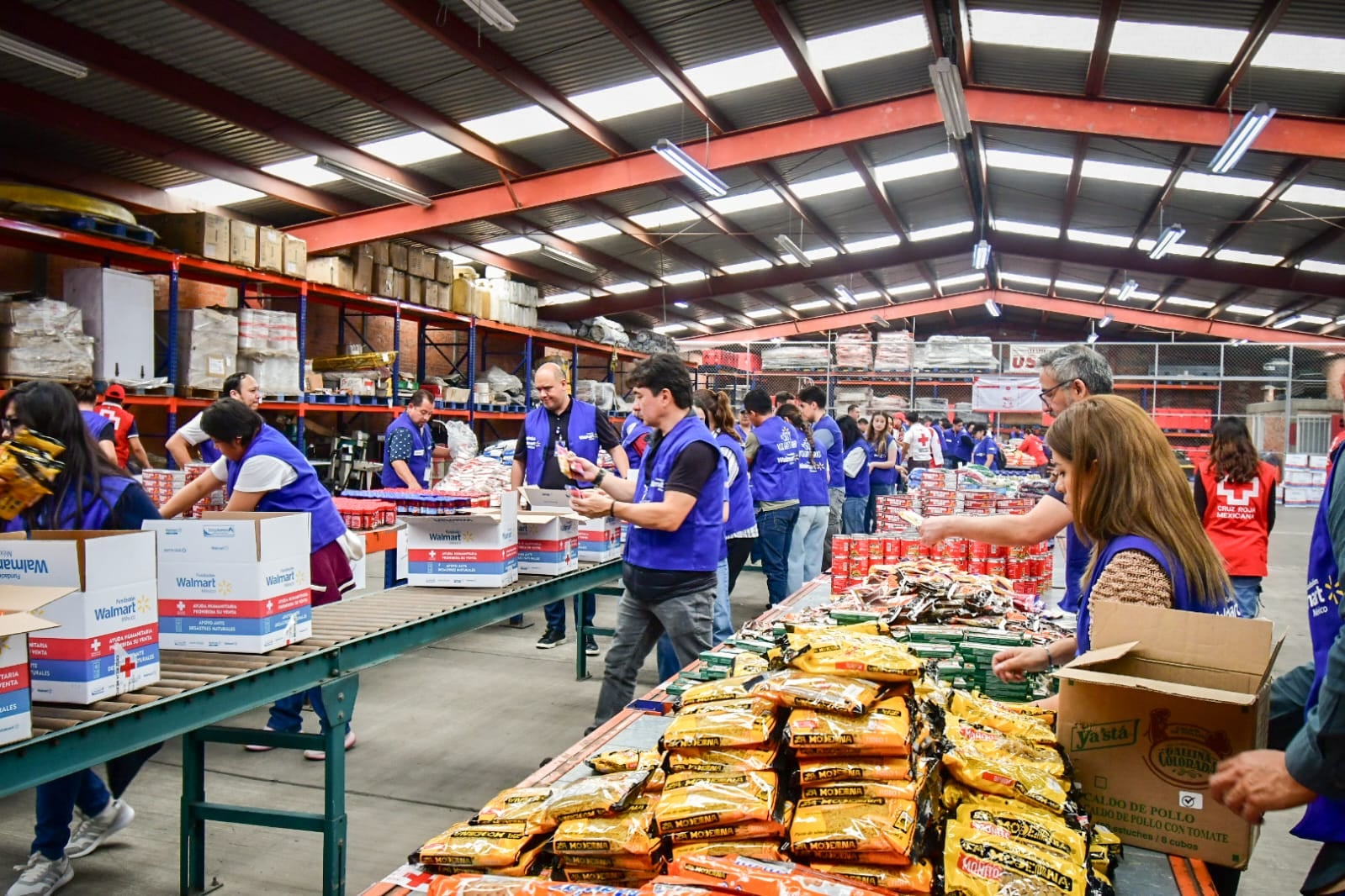 Cruz Roja y Walmart preparan 5 mil despensas para emergencias.