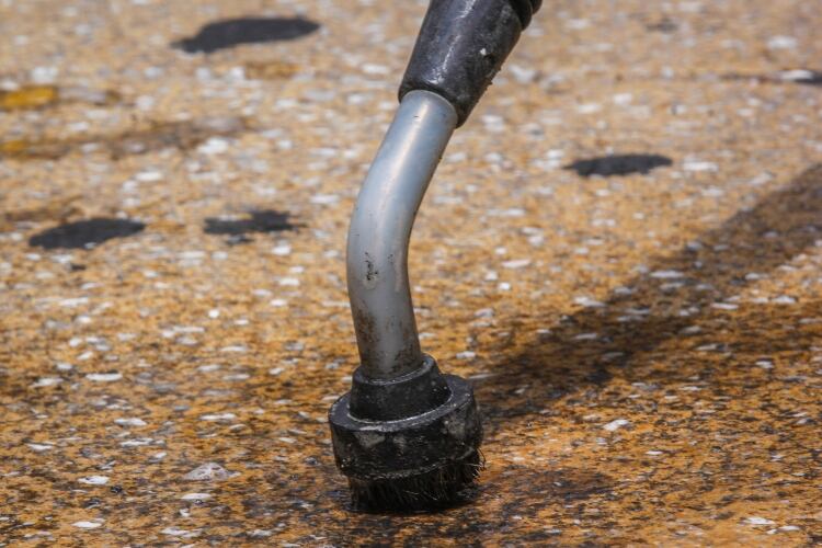 Limpieza de chicles en las calles de la CDMX