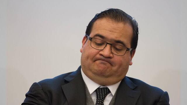 La iniciativa presentada por Javier Duarte fue aprobada con 35 votos a favor de la mayoría del PRI, el Partido Verde y Nueva Alianza, 9 en contra, una abstención y la ausencia de 2 diputados.
