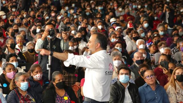 Fernando Flores Fernández hace entrega de Canasta Alimentaria en Metepec, Estado de México