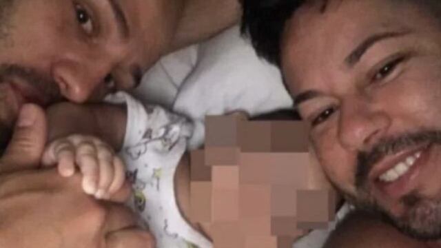 La pareja gay y su bebé