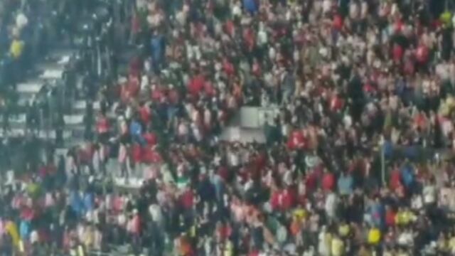 Fans se pelean en el Clásico Nacional