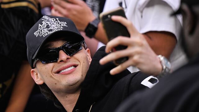 ¡Traiciona a México! Peso Pluma revela que quiere que Jake Paul derrote a Julio César Chávez Jr.