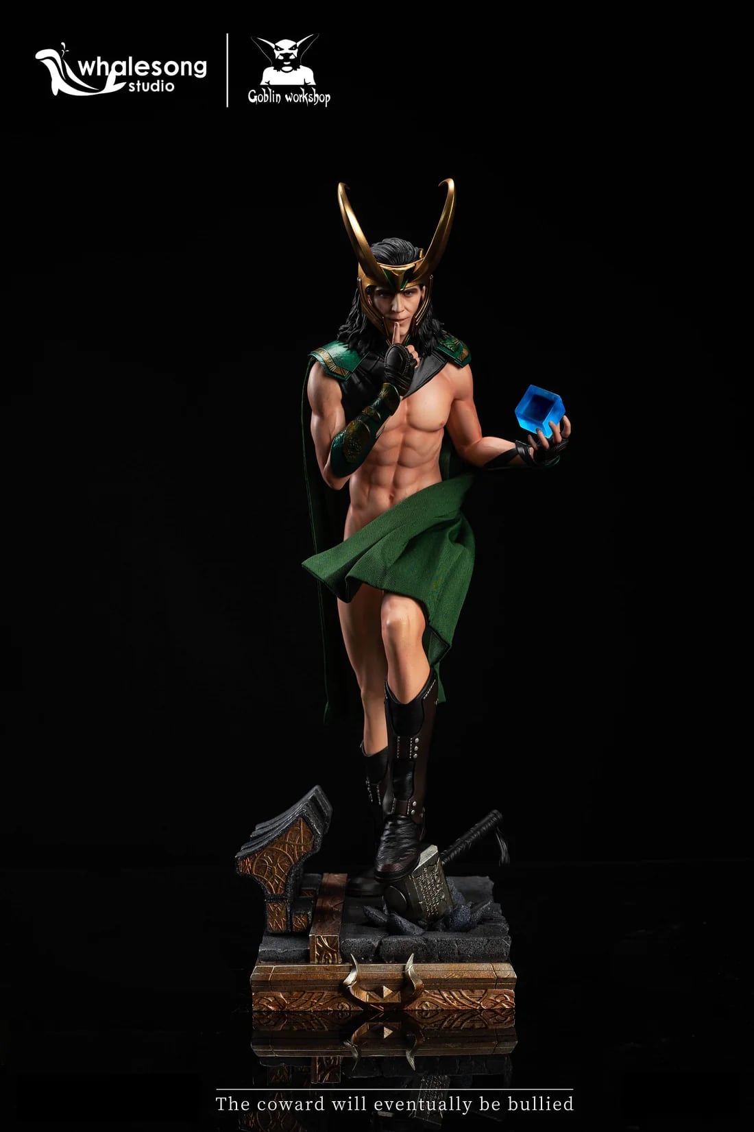 Figura de Loki desnudo