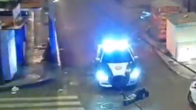 La patrulla atropelló al asaltante.