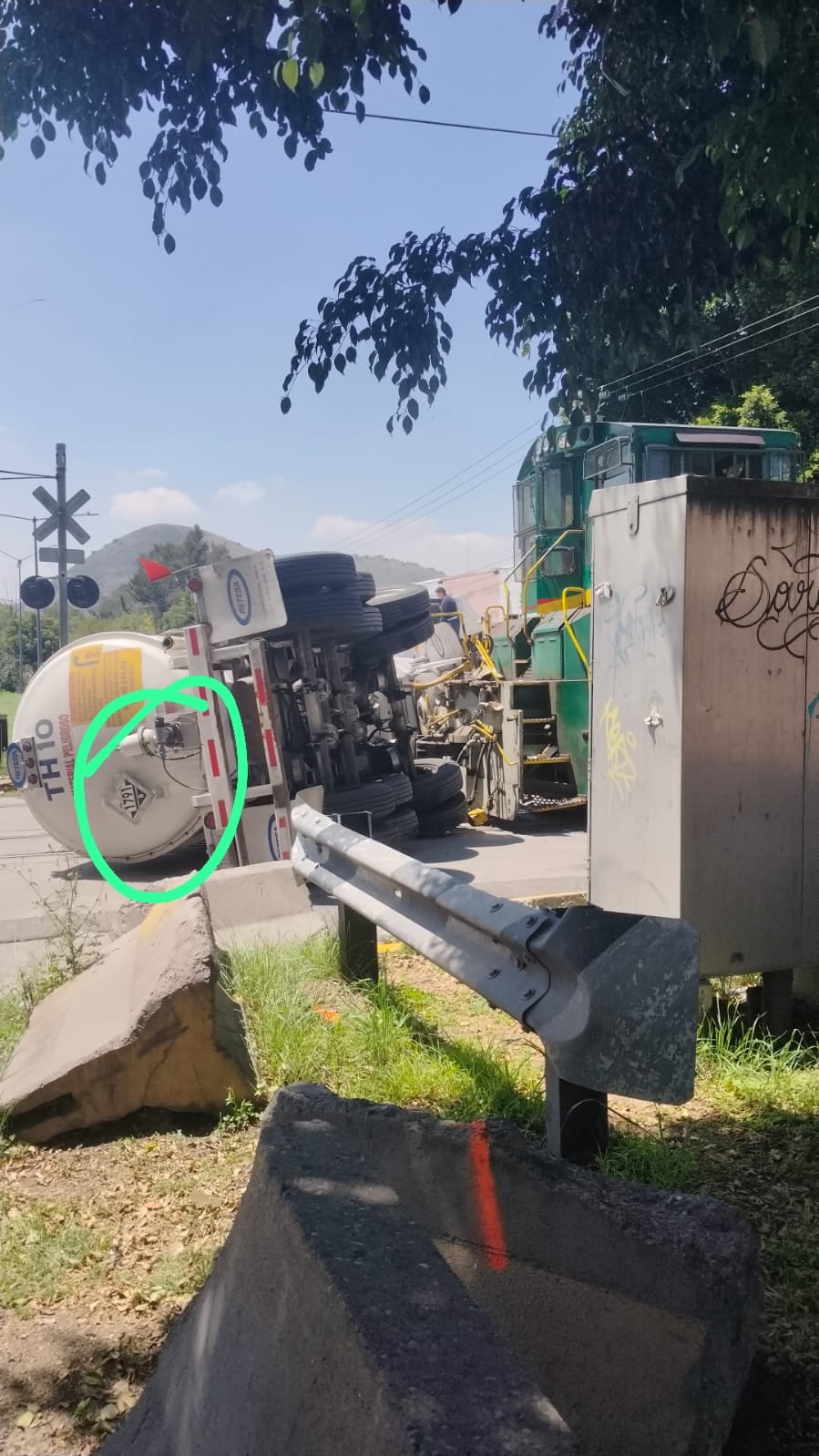 Accidente en Ecatepec: tren embiste a pipa en Vía Morelos