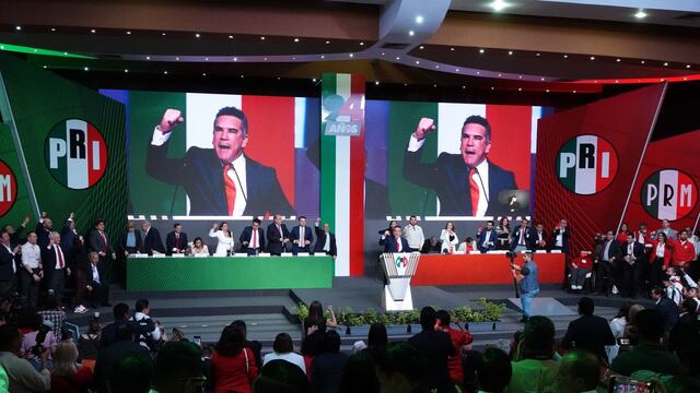 Alejandro Moreno Cárdenas encabezó la sesión solemne con motivo del 94 aniversario de la fundación del PRI