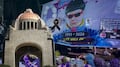 Fans de Oliver Tree realizan homenaje en el Monumento a la Revolución