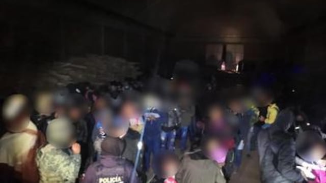 Encuentran 225 migrantes en bodega del Estado de México