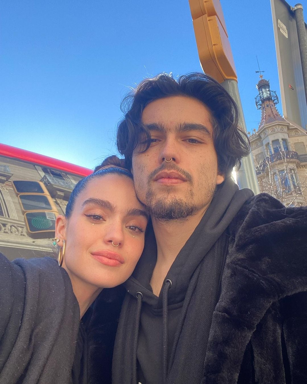 Sergio Mayer Mori y su novia Raquel Chaves.