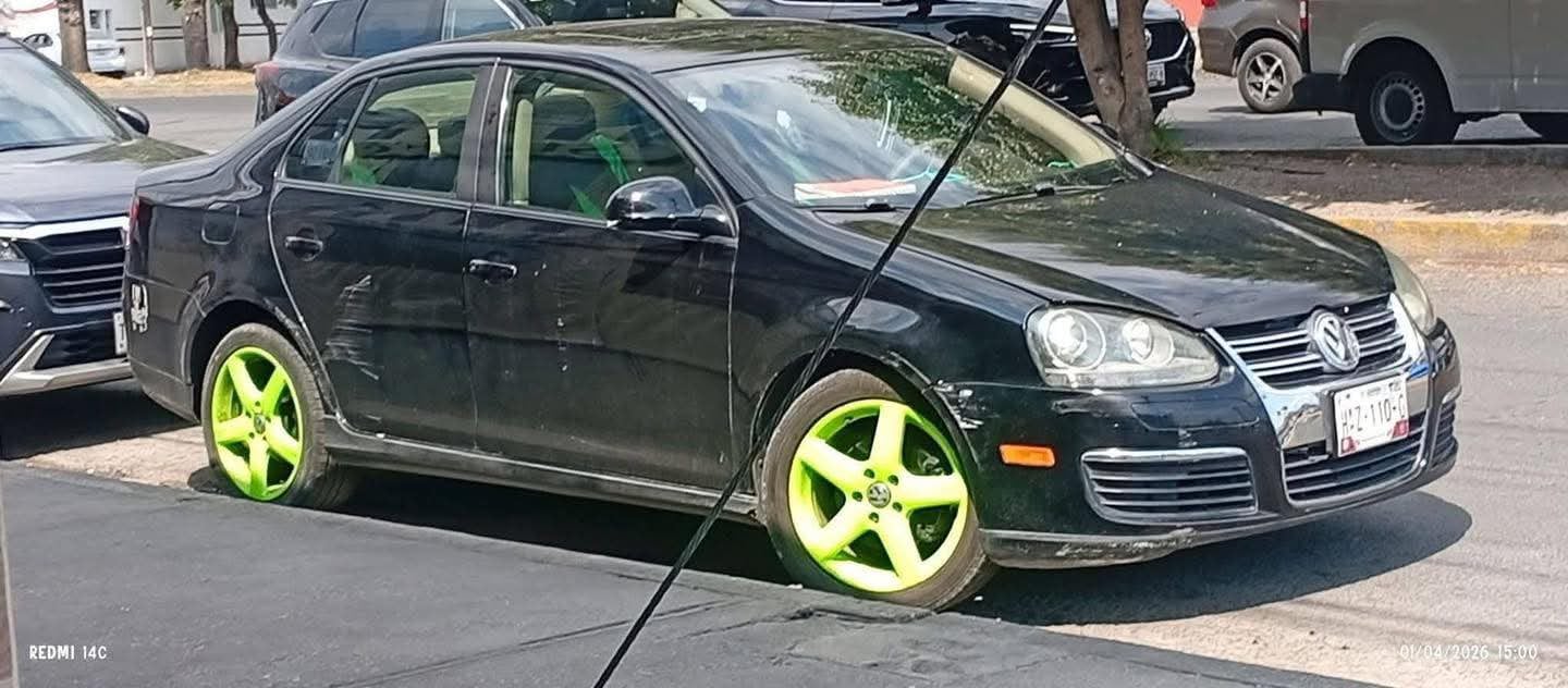 Lady Gasolina: pide tanque lleno y se va sin pagar