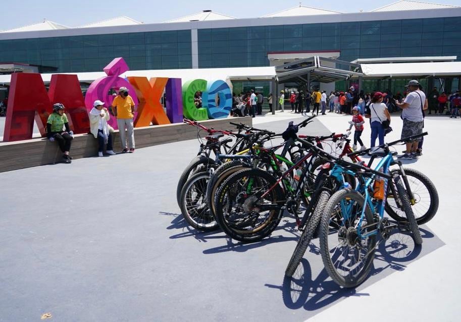 Ciclistas disfrutando del paseo dominical en Santa Lucía