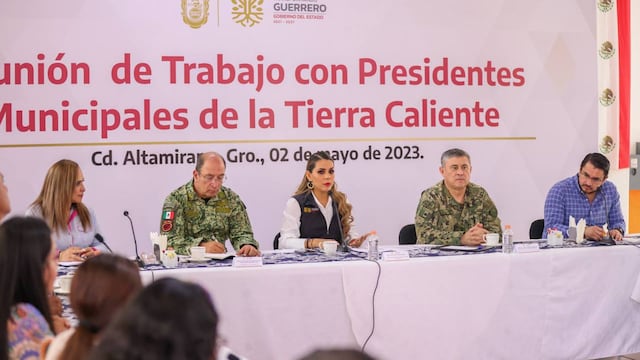 Evelyn Salgado encabeza reunión con ediles de Tierra Caliente y parte de la zona Norte