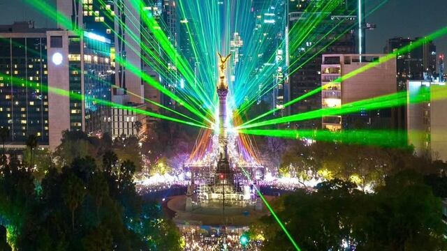 Polymarchs durante su presentación de fin de año en Paseo de Reforma