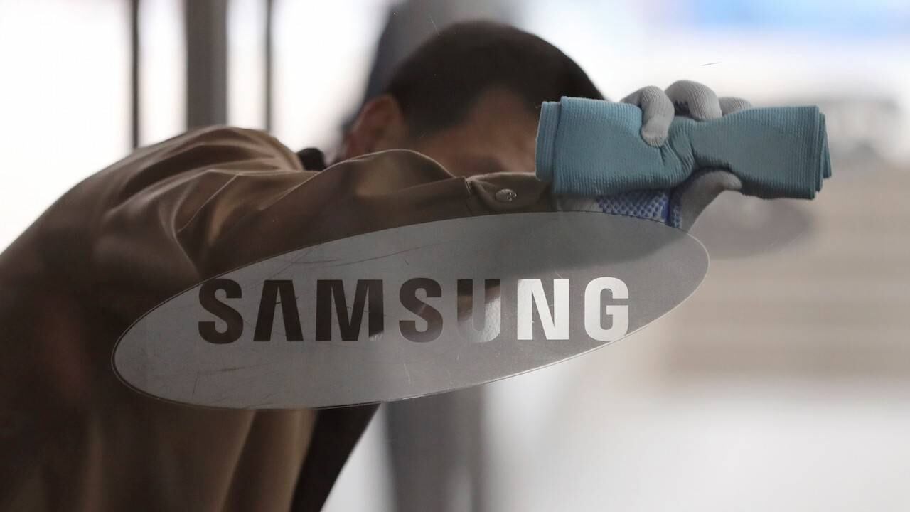 Logo de Samsung en sus oficinas.