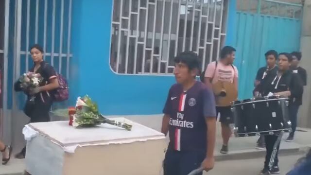 Féretro de 'Manchas', perrito callejero