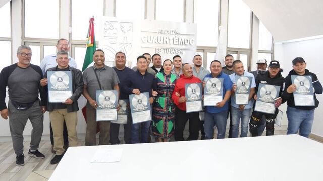 Sandra Cuevas entrega reconocimientos a sonideros tras intentar su prohibición