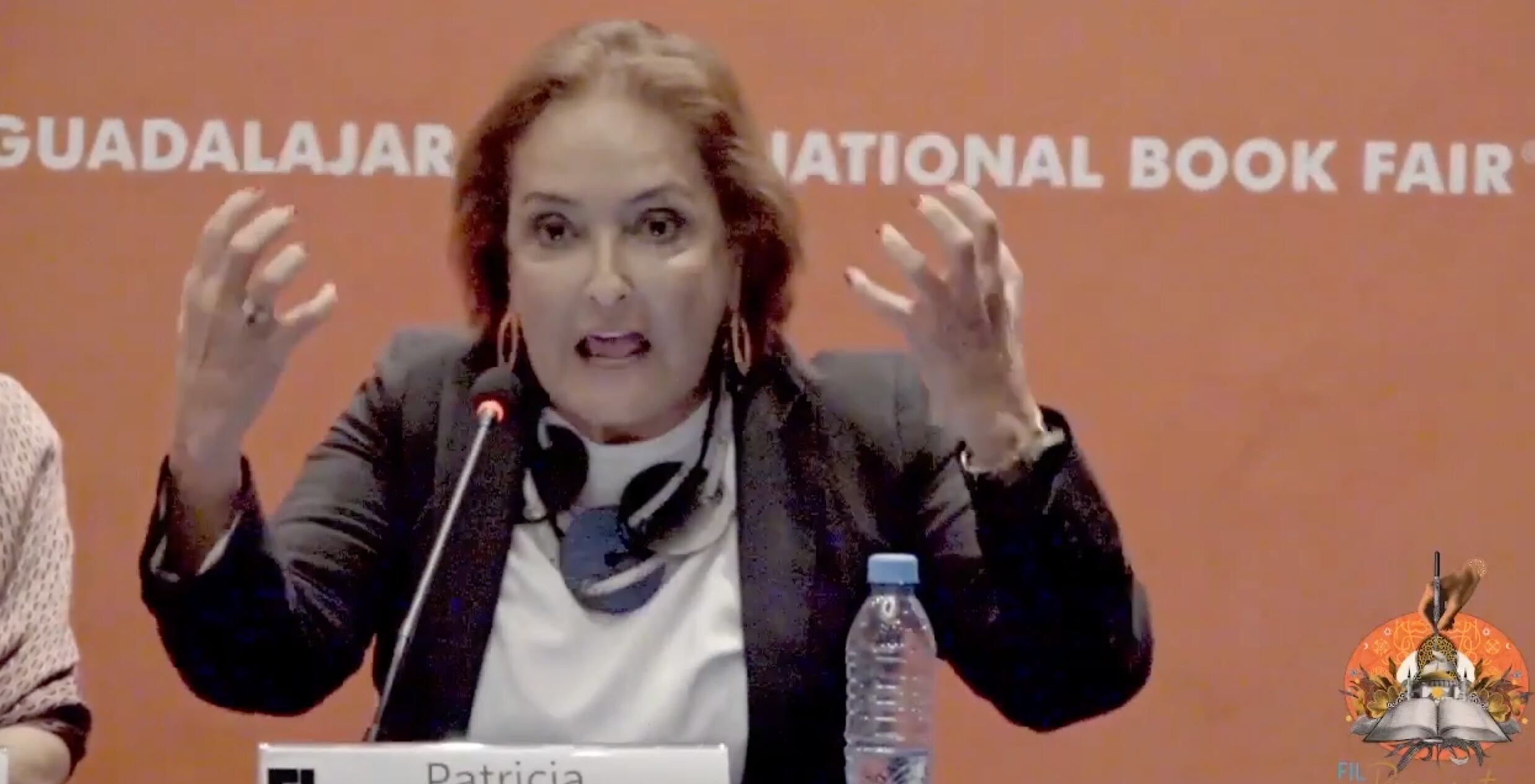 Patricia Armendáriz es abucheada en la FIL Guadalajara 2022