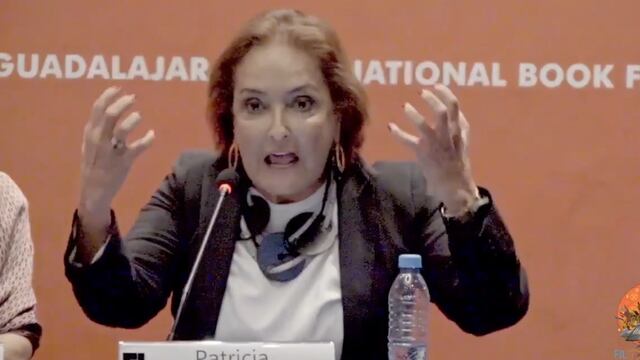 Patricia Armendáriz es abucheada en la FIL Guadalajara 2022