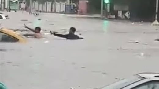 Inundaciones en Monterrey: rescatan a 7 personas atrapadas en sus vehículos