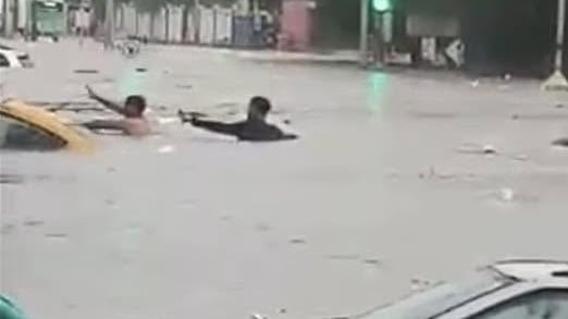Inundaciones en Monterrey: rescatan a 7 personas atrapadas en sus vehículos