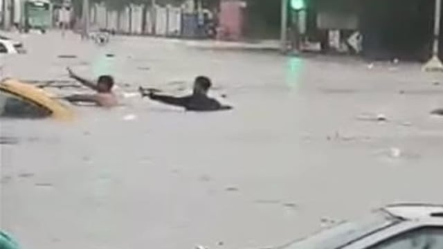 Inundaciones en Monterrey: rescatan a 7 personas atrapadas en sus vehículos