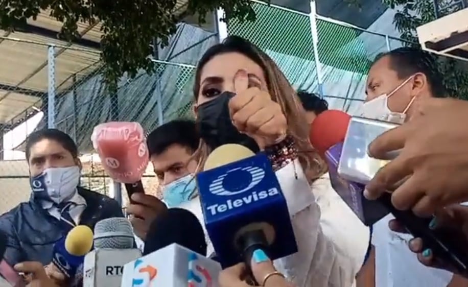 Evelyn Salgado emite su voto