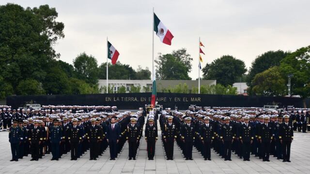 Graduación de alumnos de posgrado del Centro de Estudios Superiores Navales. Semar lista.